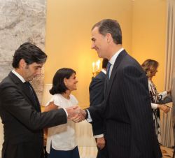 La presidenta y los vicepresidentes de Cotec reciben a Don Felipe y Don Juan Carlos a su llegada