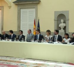 Vista de la mesa presidencial de la reunión del Patronato de la Fundación Cotec