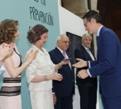 Fernando Riaño, presidente de Servimedia, recibe un reconocimiento y el saludo de Doña Letizia y Doña Sofía por el apoyo de Servimedia a la FAD