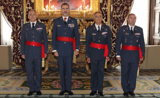 Su Majestad el Rey junto al Grupo de Generales de División