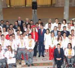 Los Reyes y la Infanta Doña Elena, con los deportistas españoles que obtuvieron medalla o diploma en Río 2016