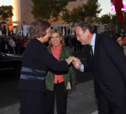 Su Majestad la Reina Doña Sofía recibe el saludo del alcalde de León, Antonio Silván