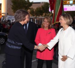 Su Majestad la Reina Doña Sofía recibe el saludo de la consejera de Familia e Igualdad de Oportunidades de la Junta de Castilla y León, Alicia García