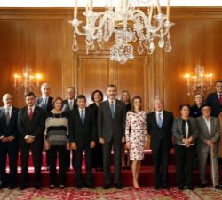 Sus Majestades los Reyes junto a los galardonados con las "Medallas de Asturias 2016"