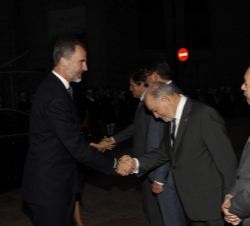 Su Majestad el Rey recibe el saludo del delegado del Gobierno en el Principado de Asturias, Gabino de Lorenzo