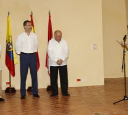 Don Felipe junto al ministro de Guindos y Enrique V. Iglesias, en la entrega del del III Premio Enrique V. Iglesias al Desarrollo del Espacio Empresar