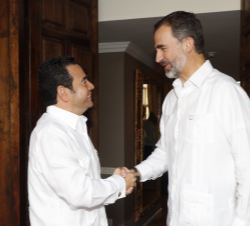Saludo entre Su Majestad el Rey y el Presidente de la República de Guatemala, Jimmy Morales