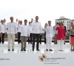 Su Majestad el Rey en la fotografía oficial de la XXV Cumbre Iberoamericana de Jefes de Estado y de Gobierno