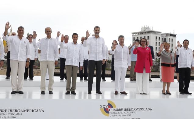 Su Majestad el Rey en la fotografía oficial de la XXV Cumbre Iberoamericana de Jefes de Estado y de Gobierno