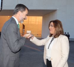 Su Majestad el Rey recibe el saludo de la presidenta de la Junta de Andalucía, Susana Díaz