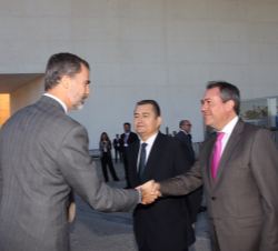 Su Majestad el Rey recibe el saludo del alcalde de Sevilla, Juan Espadas