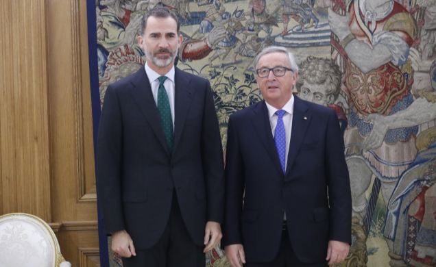 Su Majestad el Rey junto al presidente de la Comisión Europea, Jean-Claude Juncker