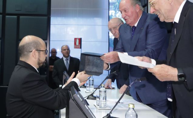 Su Majestad el Rey Don Juan Carlos entrega el Premio Rodrigo Uría Merúendano de Derecho del Arte a Antoni Rubí