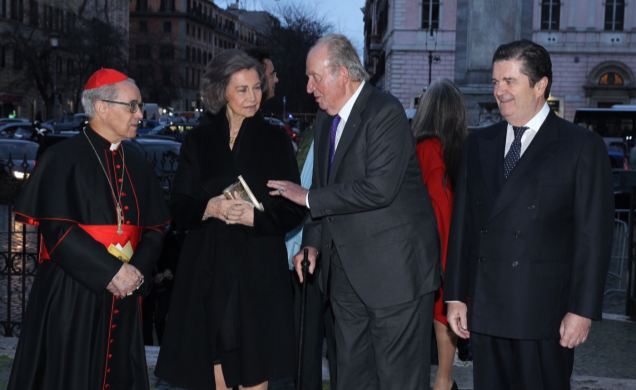 Sus Majestades los Reyes Don Juan Carlos y Doña Sofía a su llegada a la Basílica Papal de Santa María la Mayor