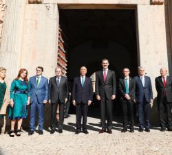 Fotografía de grupo de Su Majestad el Rey y el Presidente de Portugal con las autoridades asistentes al "Start Up Olé 2018"