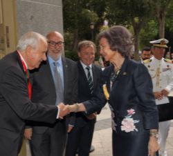 Su Majestad la Reina Doña Sofía recibe el saludo del presidente de la Federación Española de Bancos de Alimentos, Nicolás María Palacios