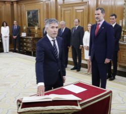 Don Fernando Grande-Marlaska Gómez, ministro del Interior, promete su cargo ante Su Majestad el Rey