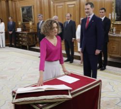 Doña Meritxell Batet Lamaña, ministra de Política Territorial y Función Pública, promete su cargo ante Su Majestad el Rey