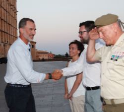 Su Majestad el Rey recibe el saludo del alcalde de Palma, Antoni Noguera