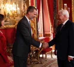 Su Majestad el Rey recibe el saludo del Presidente de la República Federal de Alemania, Sr. Frank-Walter Steinmeier