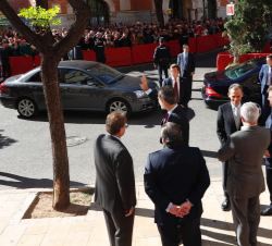 Don Felipe tras su llegada a la Lonja de los Mercaderes de Valencia