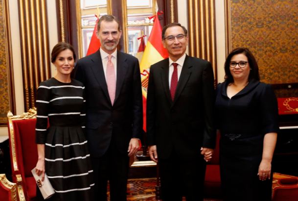 Sus Majestades los Reyes y Sus Excelencias el Presidente de la República del Perú, Martín Alberto Vizcarra, y la Primera Dama de la República del Perú