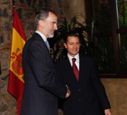 A su llegada para el almluerzo, Su Majestad el Rey es recibido por el presidente de los  Estados Unidos Mexicanos, Enrique Peña Nieto