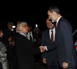 A su llegada al aeropuerto, Su Majestad el Rey fue recibido por las autoridades mexicanas