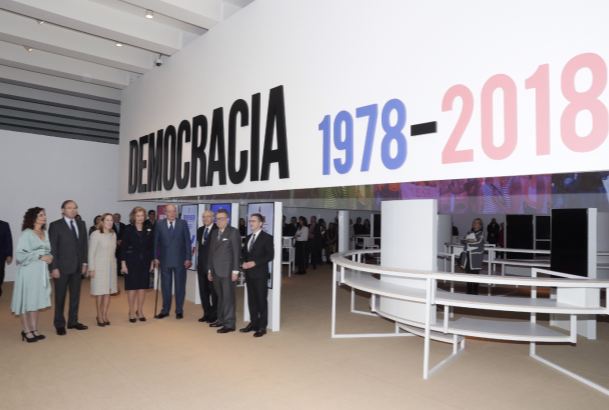 Sus Majestades los Reyes Don Juan Carlos y Doña Sofía, en CaixaForum Madrid, inauguran la exposición “Democracia 1978-2018”