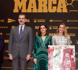 Don Felipe y Doña Letizia entrega el premio a la competitividad y liderazgo 80º aniversario Marca a la nadadora, Mireia Belmonte