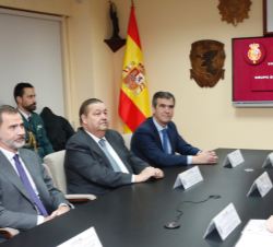 El jefe del GEO, Javier Nogueroles, abrió una reunión explicativa para dar a conocer a Don Felipe la estructura y composición del GEO
