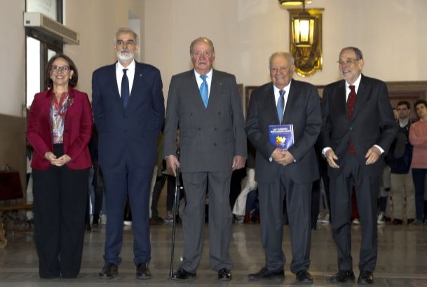 Don Juan Carlos acompañado de Rebeca Grynspan, Secretaria general Iberoamericana; Javier Solana, Julio Luis Martínez y Enrique V. Iglesias