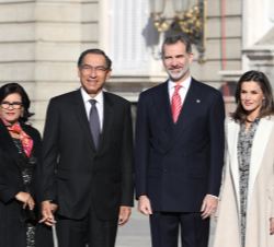 Sus Majestades los Reyes junto a Sus Excelencias el presidente de la República del Perú y la Primera Dama