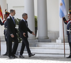 Don Felipe junto al Presidente Macri momentos antes del almuerzo en la residencia Presidencial de Olivos 