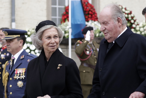 Sus Majestadesd los Reyes Don Juan Carlos y Doña Sofía a su llegada a la Catedral de Notre-Dame de Luxemburgo