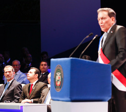 Su Majestad el Rey durante las palabras de Su Excelencia Laurentino Cortizo, Presidente de la República de Panamá