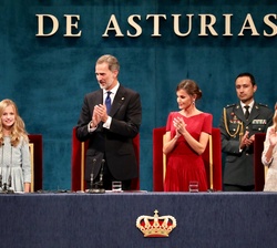Vista de la mesa presidencial tras la intervención de Su Alteza Real la Princesa de Asturias