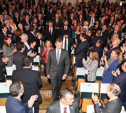 Don Felipe accede a la Sala ”Narciso Yepes” del Palacio de Congresos de Murcia