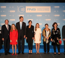 Fotografía de grupo con las autioridades asistentes al acto de entrega de los Premios Princesa de Asturias