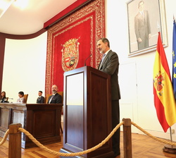 Su Majestad el Rey durante su intervención en la entrega de Despachos de Secretario de Embajada