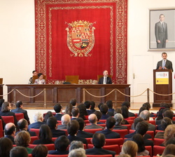 Vista general del Aula Magna durante la intervención de Su Majestad el Rey en la entrega de Despachos de Secretario de Embajada