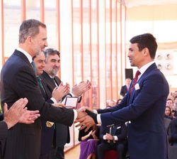 Su Majestad el Rey durante la entrega de premios