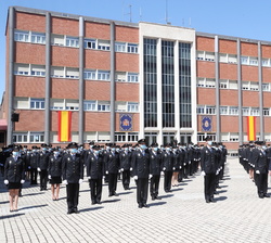 Don Felipe pasa revista a los miembros de la XXXIV promoción de la Escala Básica de la Policía Nacional