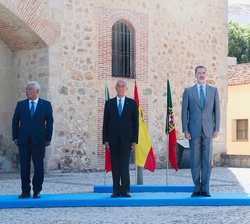 Su Majestad el Rey, el presidente de la República Portuguesa, Marcelo Rebelo de Sousa, el presidente del Gobierno, Pedro Sánchez, y el primer ministro