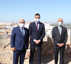 Fotografía de grupo de Su Majestad el Rey, el presidente de la República Portuguesa, el presidente del Gobierno, y el primer ministro de la República 