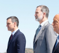 Don Felipe, el presidente de la República Portuguesa, Marcelo Rebelo de Sousa, y el presidente del Gobierno, Pedro Sánchez, durante la interpretación 
