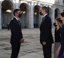 La Familia Real es recibida por el presidente del Gobierno, Pedro Sánchez