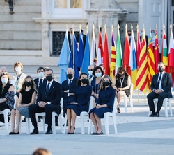 Sus Majestades los Reyes y Sus Altezas Reales la Princesa de Asturias y la Infanta Doña Sofía en el la Plaza de la Armería del Palacio Real de Madrid