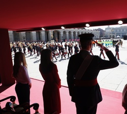 La Familia Real durante el desfile de las tropas