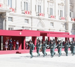 Desfile de tropas durante el acto de celebración del Día de la Fiesta Nacional de España